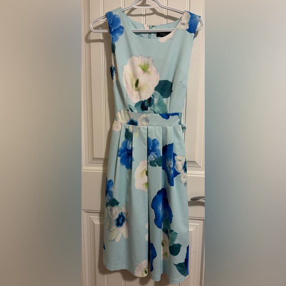 Papillio Dresses & Skirts - New w/tags Papillo Floral Sleeveless Dress w/ underlay size M